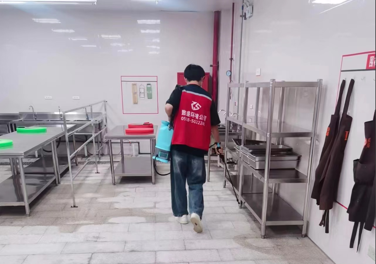 淮北師范攜手泉滿(mǎn)餐飲，共同開(kāi)展除四害行動(dòng)